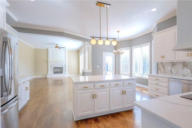 19011 W 99th Street, Lenexa, KS 66220