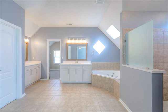 19011 W 99th Street, Lenexa, KS 66220