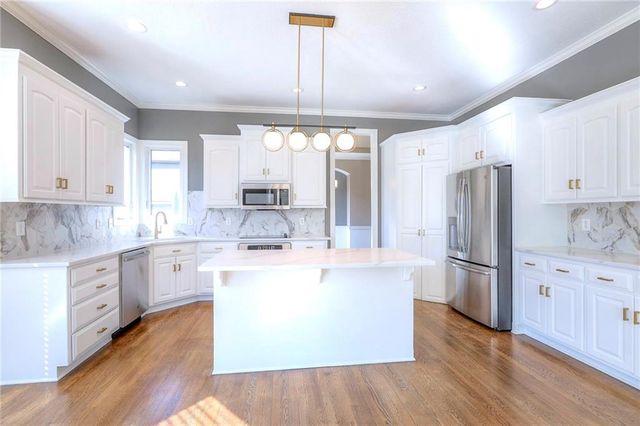 19011 W 99th Street, Lenexa, KS 66220