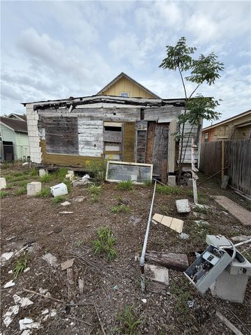616 E Avenue H, Robstown, TX 78380