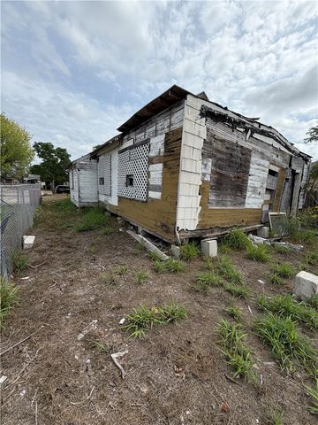 616 E Avenue H, Robstown, TX 78380