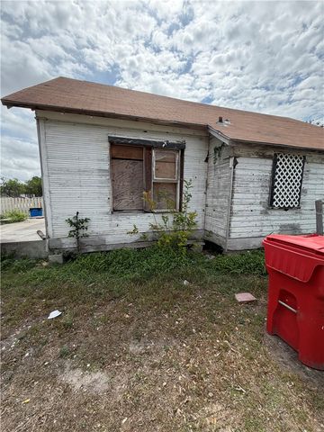 616 E Avenue H, Robstown, TX 78380
