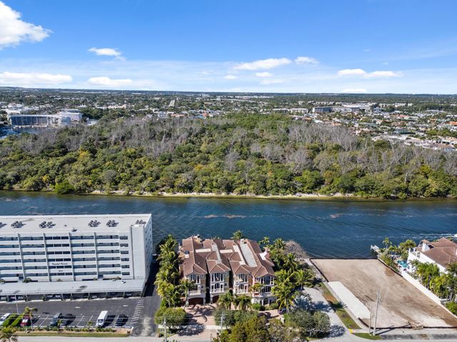 453 NE 19th Avenue D, Deerfield Beach, FL 33441