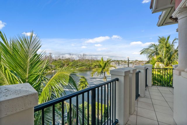 453 NE 19th Avenue D, Deerfield Beach, FL 33441