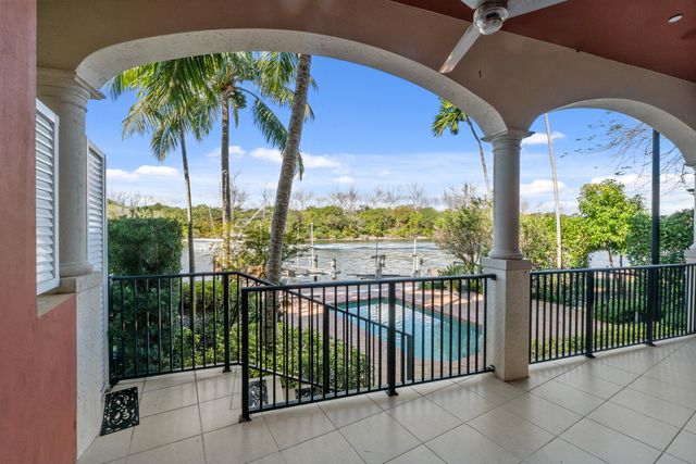 453 NE 19th Avenue D, Deerfield Beach, FL 33441