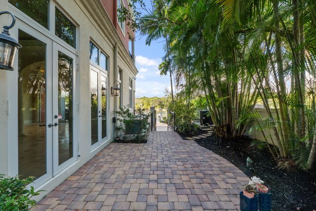 453 NE 19th Avenue D, Deerfield Beach, FL 33441