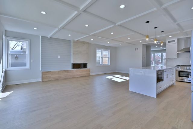 7509 N Oleander Avenue, Chicago, IL 60631