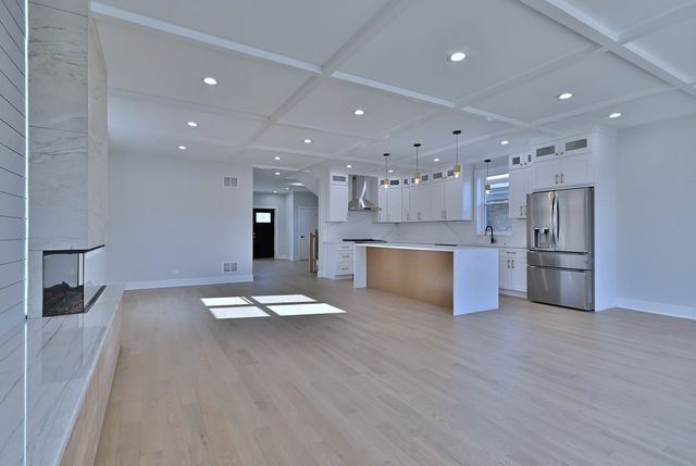 7509 N Oleander Avenue, Chicago, IL 60631