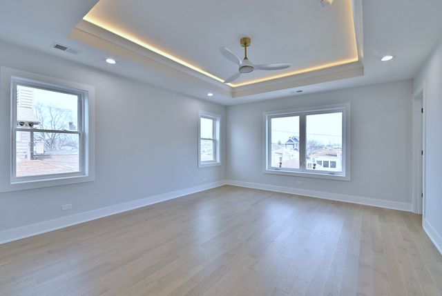 7509 N Oleander Avenue, Chicago, IL 60631