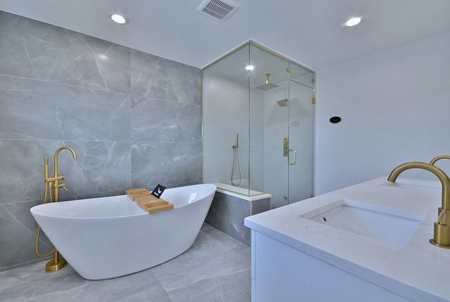 7509 N Oleander Avenue, Chicago, IL 60631