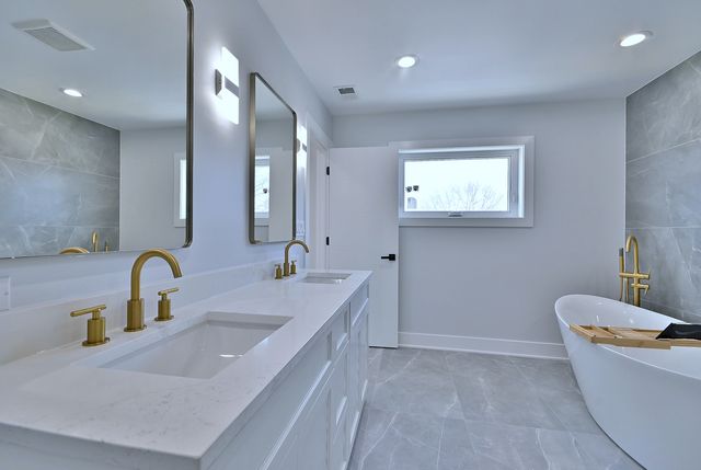 7509 N Oleander Avenue, Chicago, IL 60631