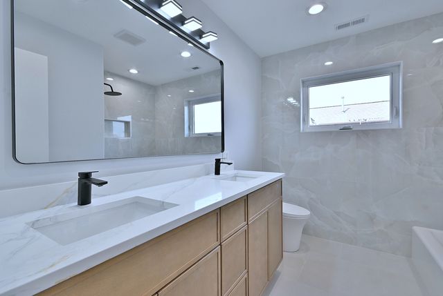 7509 N Oleander Avenue, Chicago, IL 60631