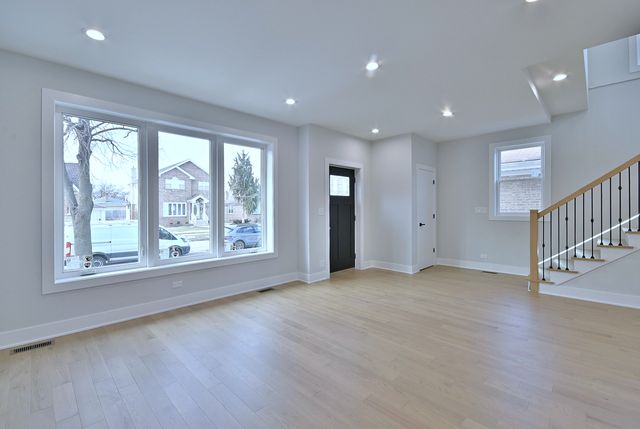 7509 N Oleander Avenue, Chicago, IL 60631