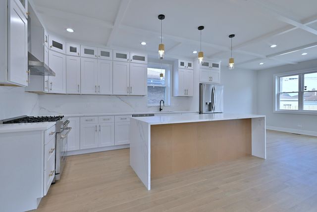 7509 N Oleander Avenue, Chicago, IL 60631