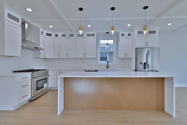 7509 N Oleander Avenue, Chicago, IL 60631