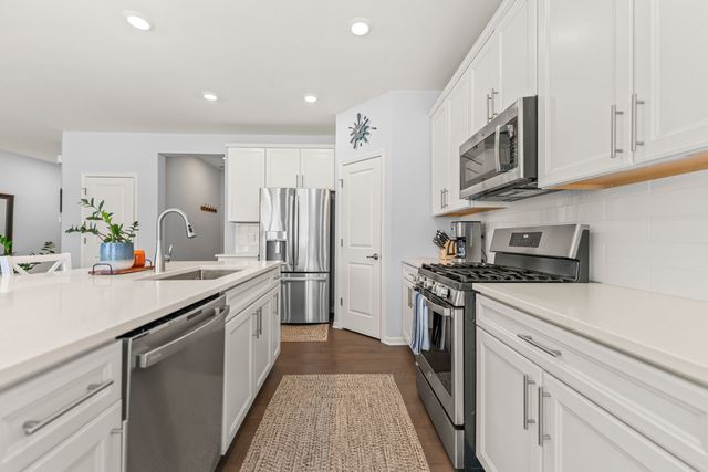 1241 Draper Road, Mchenry, IL 60050