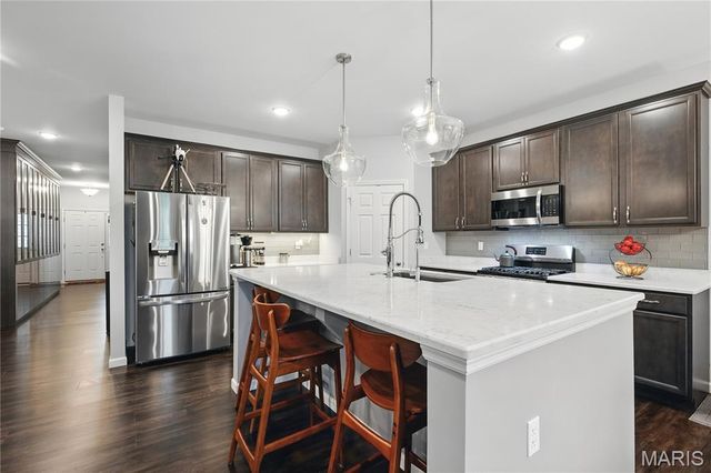 1056 Sandfort Farm Drive, St Charles, MO 63301