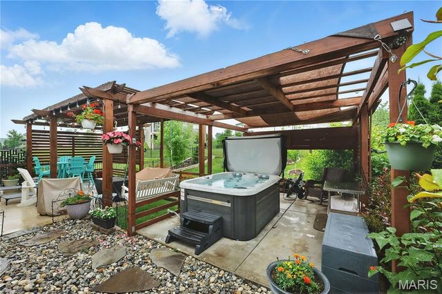 1056 Sandfort Farm Drive, St Charles, MO 63301