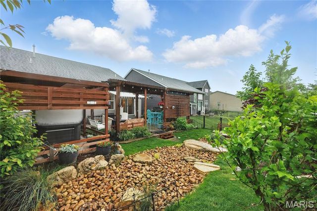 1056 Sandfort Farm Drive, St Charles, MO 63301