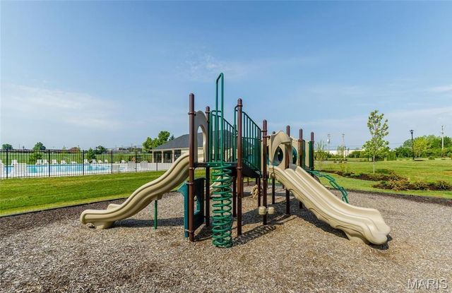 1056 Sandfort Farm Drive, St Charles, MO 63301