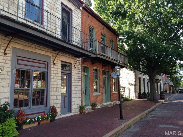 1056 Sandfort Farm Drive, St Charles, MO 63301