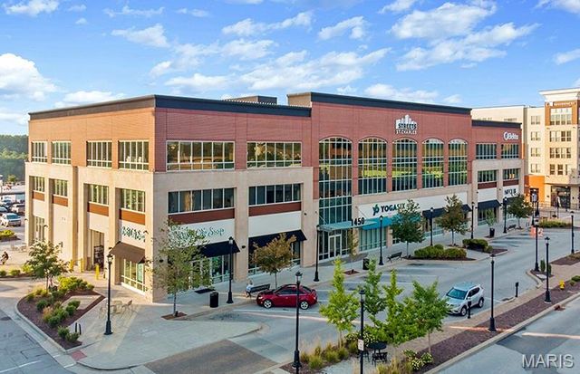 1056 Sandfort Farm Drive, St Charles, MO 63301