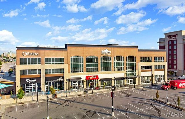 1056 Sandfort Farm Drive, St Charles, MO 63301