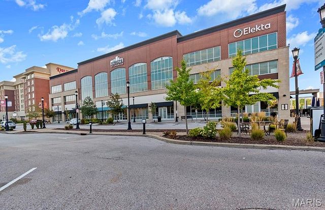 1056 Sandfort Farm Drive, St Charles, MO 63301