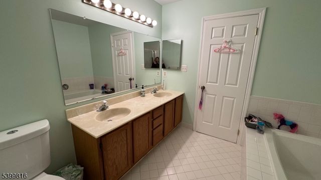 117 Pinehurst Dr, Washington Twp., NJ 07882