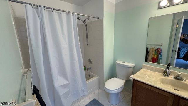 117 Pinehurst Dr, Washington Twp., NJ 07882