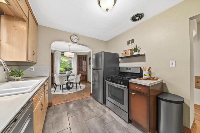 5532 N 11th STREET, Milwaukee, WI 53209