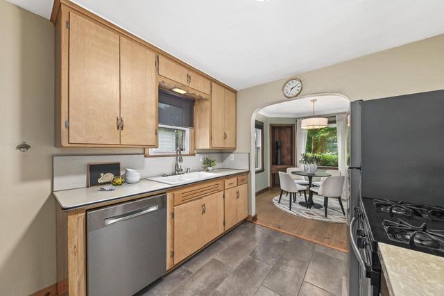 5532 N 11th STREET, Milwaukee, WI 53209