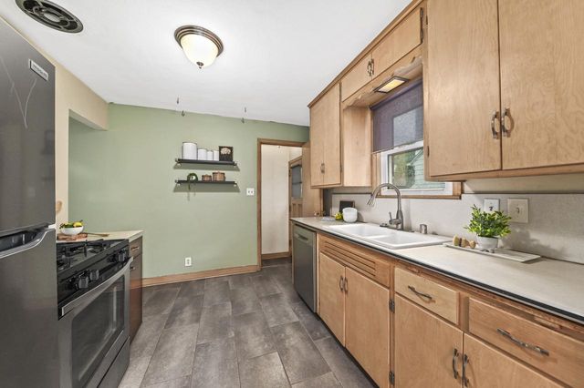 5532 N 11th STREET, Milwaukee, WI 53209