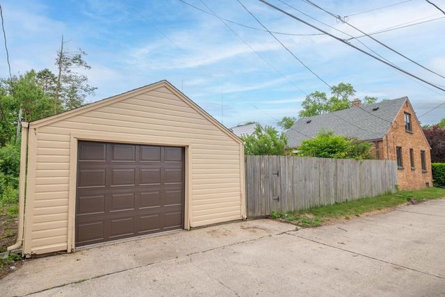 5532 N 11th STREET, Milwaukee, WI 53209