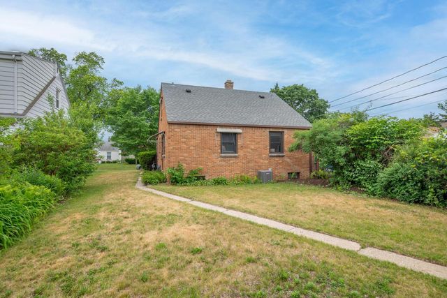 5532 N 11th STREET, Milwaukee, WI 53209