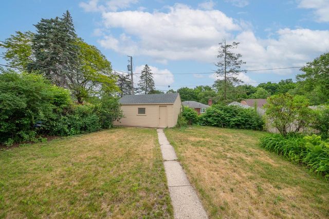 5532 N 11th STREET, Milwaukee, WI 53209