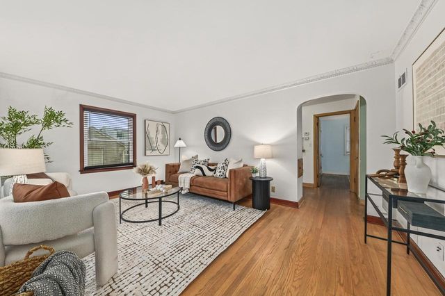 5532 N 11th STREET, Milwaukee, WI 53209