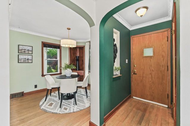 5532 N 11th STREET, Milwaukee, WI 53209