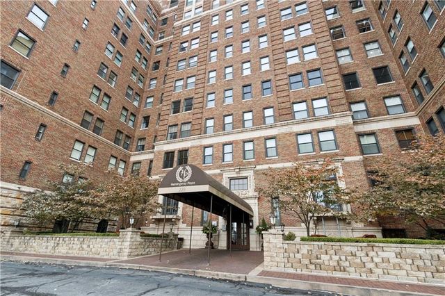229 Ward Parkway 604B, Kansas City, MO 64112