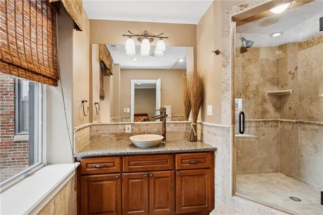 229 Ward Parkway 604B, Kansas City, MO 64112