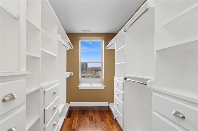 229 Ward Parkway 604B, Kansas City, MO 64112