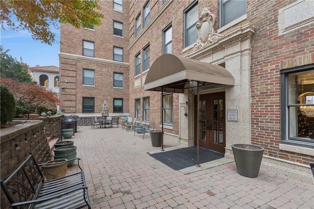 229 Ward Parkway 604B, Kansas City, MO 64112