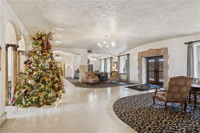 229 Ward Parkway 604B, Kansas City, MO 64112