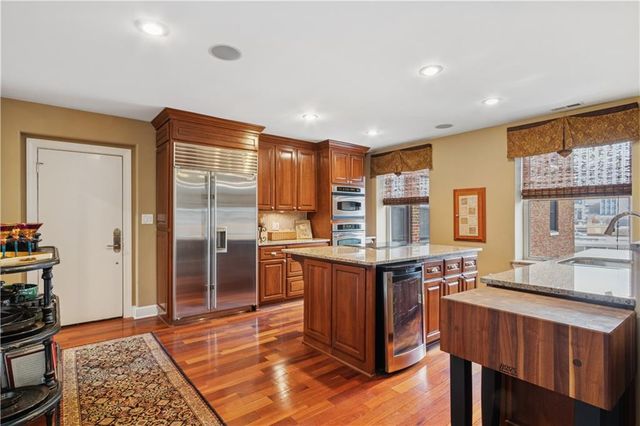 229 Ward Parkway 604B, Kansas City, MO 64112