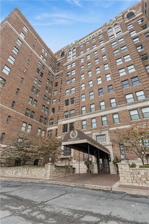 229 Ward Parkway 604B, Kansas City, MO 64112