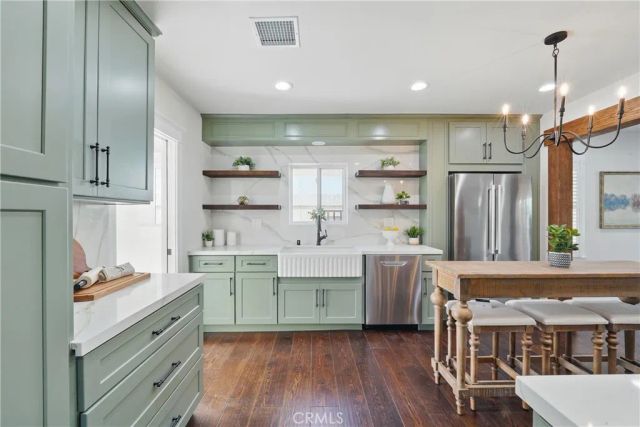 2111 S Bronson, Los Angeles, CA 90018