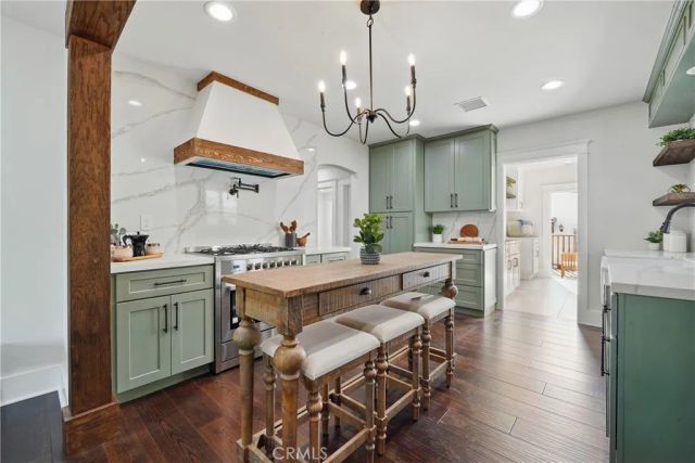 2111 S Bronson, Los Angeles, CA 90018