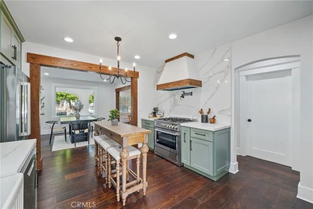 2111 S Bronson, Los Angeles, CA 90018