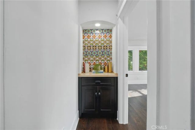 2111 S Bronson, Los Angeles, CA 90018