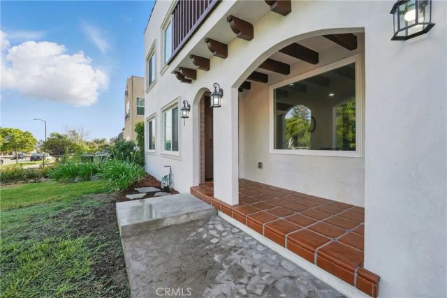 2111 S Bronson, Los Angeles, CA 90018